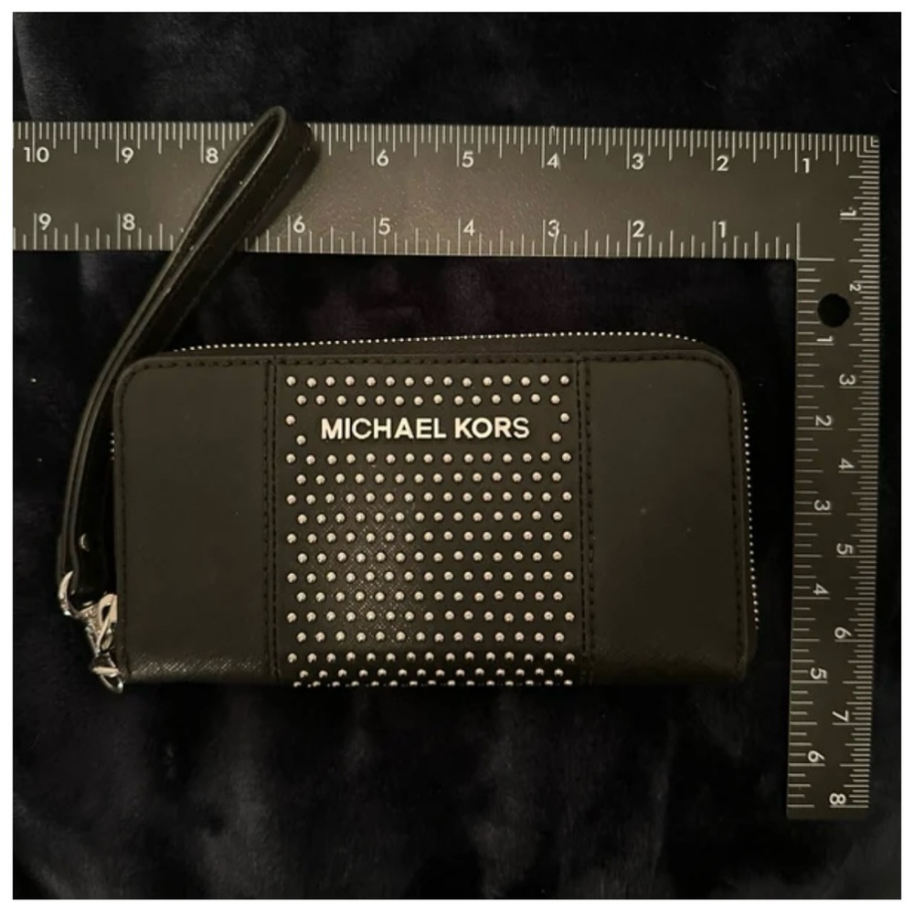 Michael Kors Zipper Wallet/wristlet